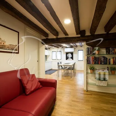 Apartment The Lion's House Apt5 Venice