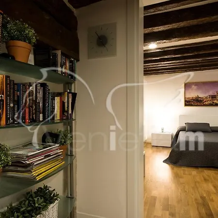 The Lion's House Apt5 아파트